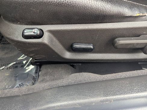Used 2010 Ford Mustang Coupe RWD image 11