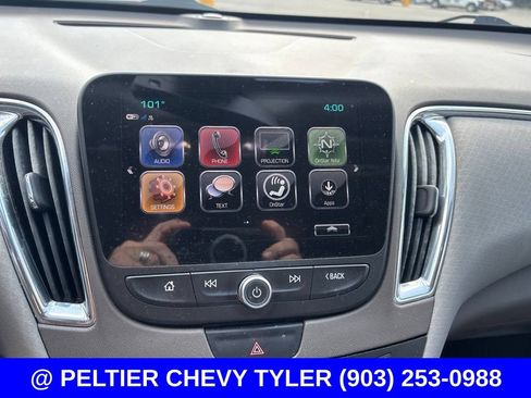 Used 2017 Chevrolet Malibu LT FWD image 15