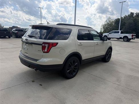Certified 2018 Ford Explorer XLT w/ Equipment Group 202A AWD/4WD image 5