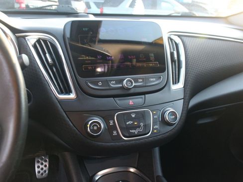 Used 2017 Chevrolet Malibu LT FWD image 20