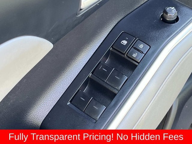 Used 2023 Toyota Highlander XLE AWD/4WD image 30