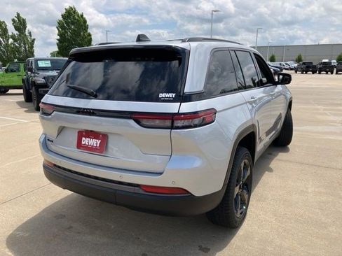 New 2026 Jeep Grand Cherokee Limited w/ Limited Altitude Package AWD/4WD image 8