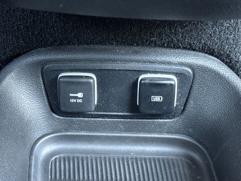 Used 2019 Chrysler Pacifica Touring-L Plus w/ Advanced Safetytec Group FWD image 41
