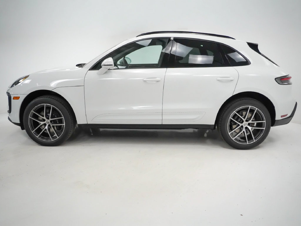 Certified 2026 Porsche Macan AWD/4WD image 2