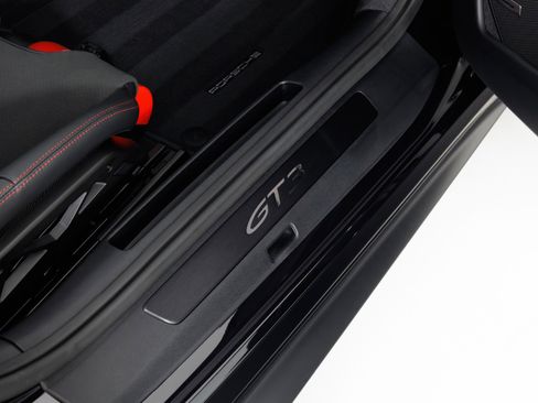 Used 2025 Porsche 911 GT3 RWD image 45
