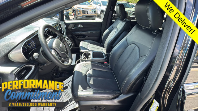 Used 2025 Chrysler Pacifica Select FWD image 13