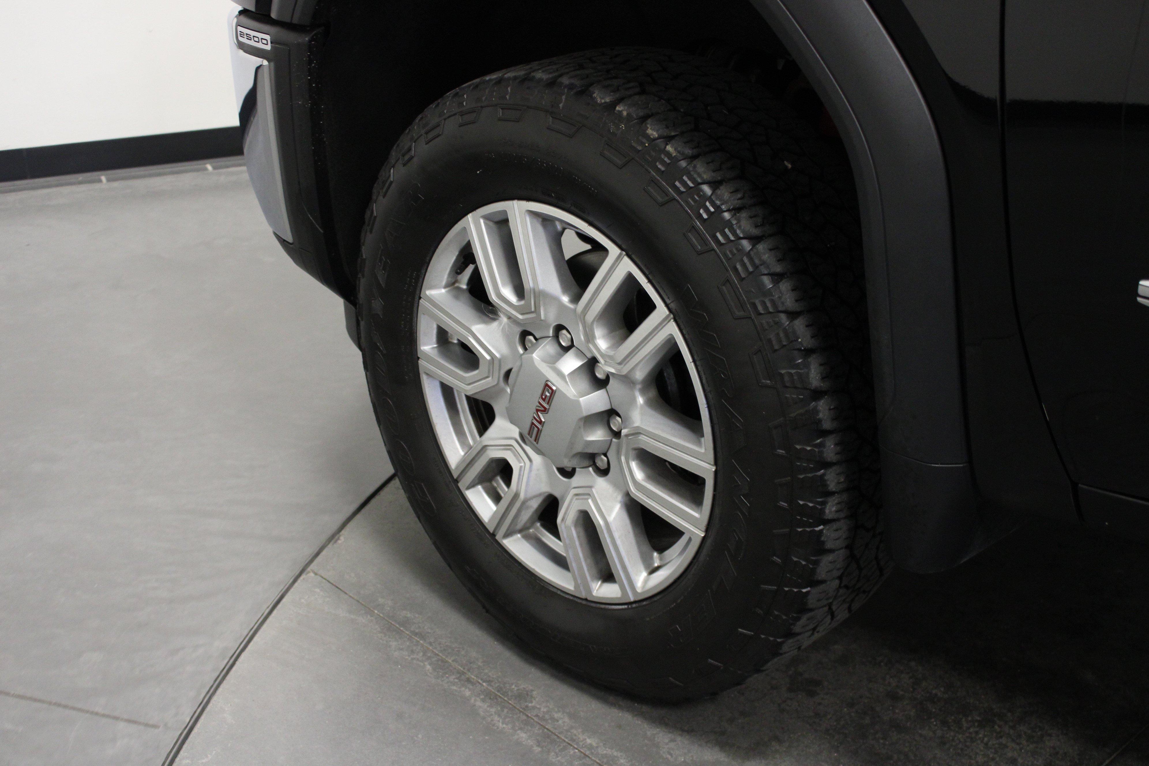 Used 2024 GMC Sierra 2500 SLE AWD/4WD image 10