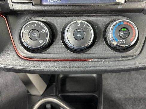 Used 2016 Toyota RAV4 LE AWD/4WD image 23
