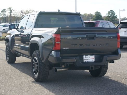 Used 2024 Toyota Tacoma TRD Off-Road image 14