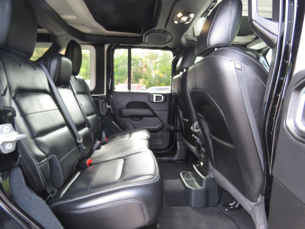 Used 2022 Jeep Wrangler Unlimited Sahara AWD/4WD image 16