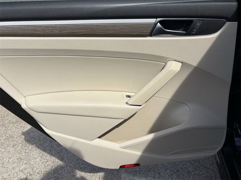 Used 2016 Volkswagen Passat 1.8T SE image 23