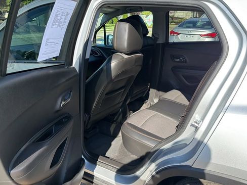 Used 2019 Chevrolet Trax LT w/ LT Convenience Package FWD image 28