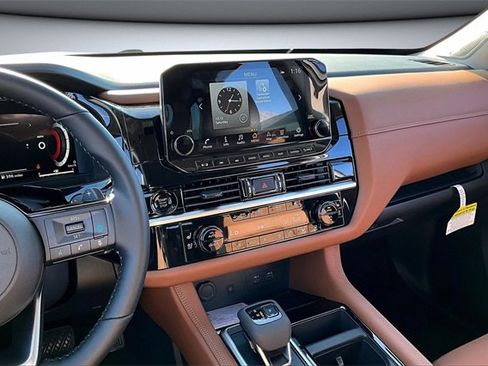 New 2025 Nissan Pathfinder Platinum image 6