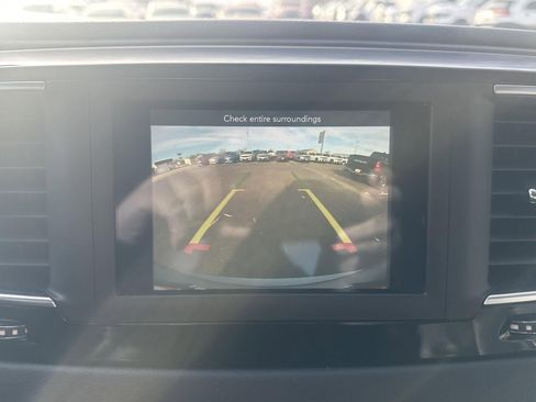 Used 2020 Chrysler Pacifica Touring-L image 27