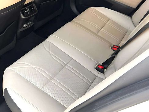 Used 2021 Lexus ES 300h w/ Luxury Package FWD image 13