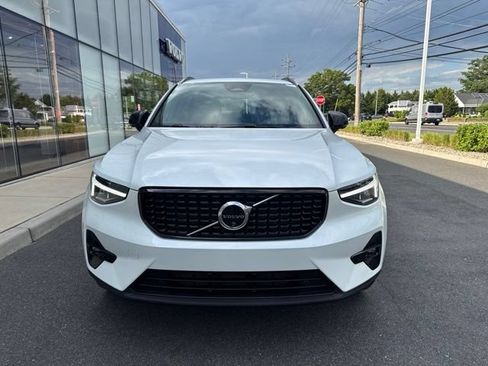 Certified 2025 Volvo XC40 B5 Plus AWD/4WD image 7