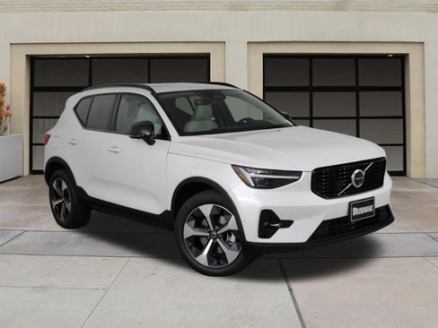 New 2026 Volvo XC40 B5 Plus w/ Protection Package Premier AWD/4WD image 19