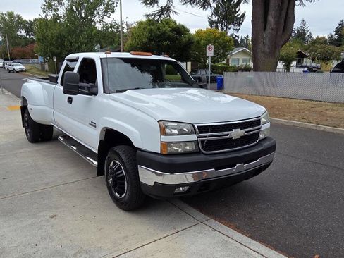 Used 2006 Chevrolet Silverado 3500 LT w/ Heavy-Duty Power Package image 3