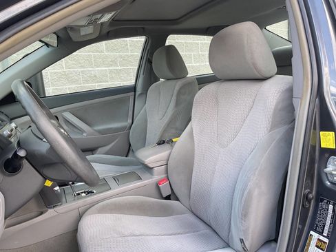 Used 2011 Toyota Camry LE FWD image 15