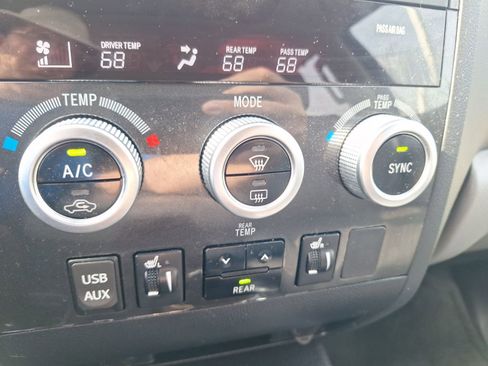 Used 2018 Toyota Sequoia Limited w/ Safety & Convenience Package image 27