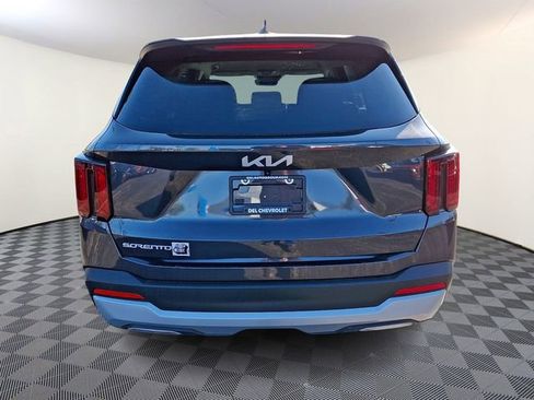 Used 2025 Kia Sorento LX FWD image 5
