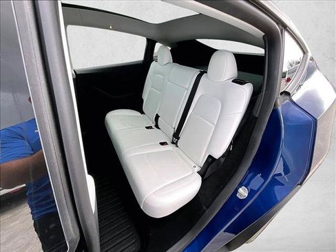 Used 2024 Tesla Model Y Long Range AWD/4WD image 27