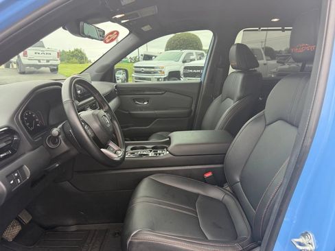 Used 2025 Honda Pilot TrailSport image 15