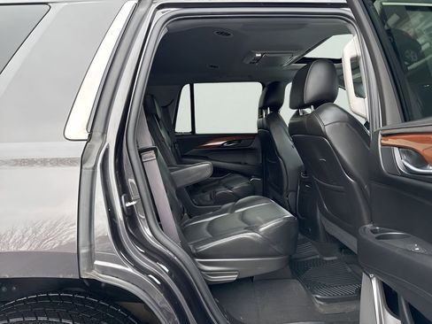 Used 2015 Cadillac Escalade Luxury image 13