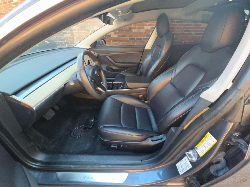 Used 2020 Tesla Model 3 Standard Range RWD image 6