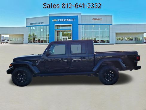 Used 2022 Jeep Gladiator Sport AWD/4WD image 4