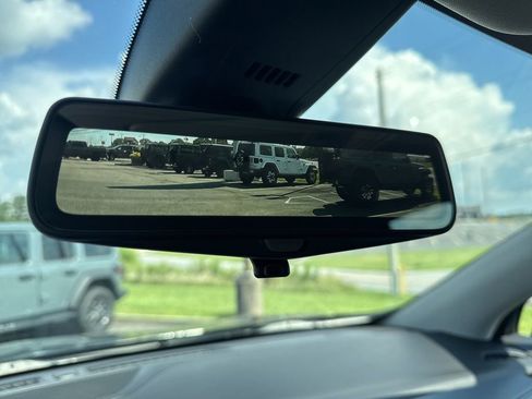 Used 2021 Buick Enclave Essence image 54