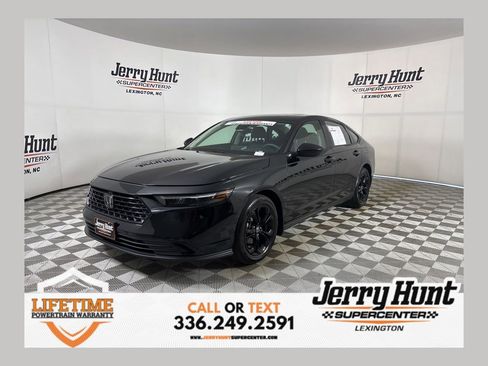 Used 2025 Honda Accord SE image 1