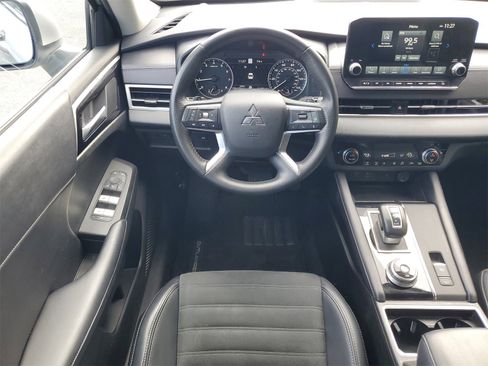 Used 2024 Mitsubishi Outlander SE image 26