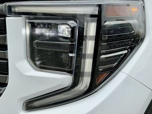 Used 2024 GMC Sierra 1500 AT4 w/ Technology Package image 10