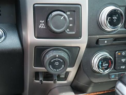 Used 2017 Ford F150 Platinum w/ Equipment Group 701A Luxury AWD/4WD image 22