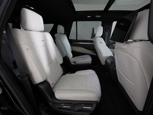 Used 2025 Cadillac Escalade V image 14