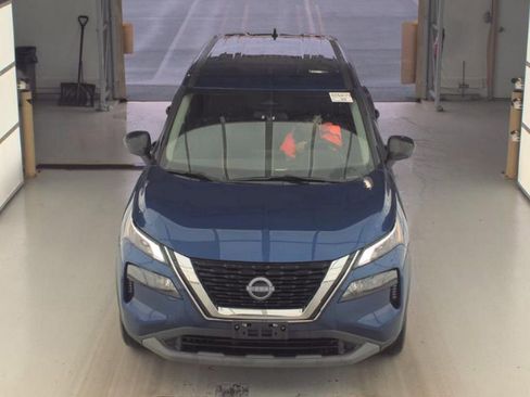 Used 2023 Nissan Rogue S image 2