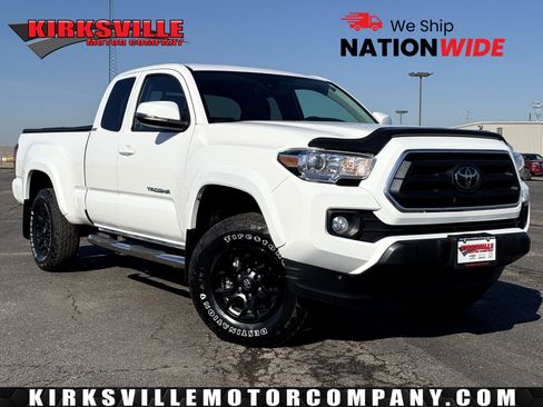 Used 2022 Toyota Tacoma SR5 w/ Technology Package image 1