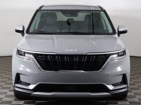 Used 2024 Kia Carnival EX image 12