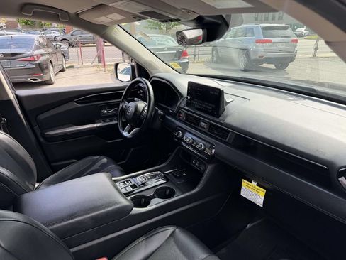 Used 2025 Honda Pilot EX-L image 13