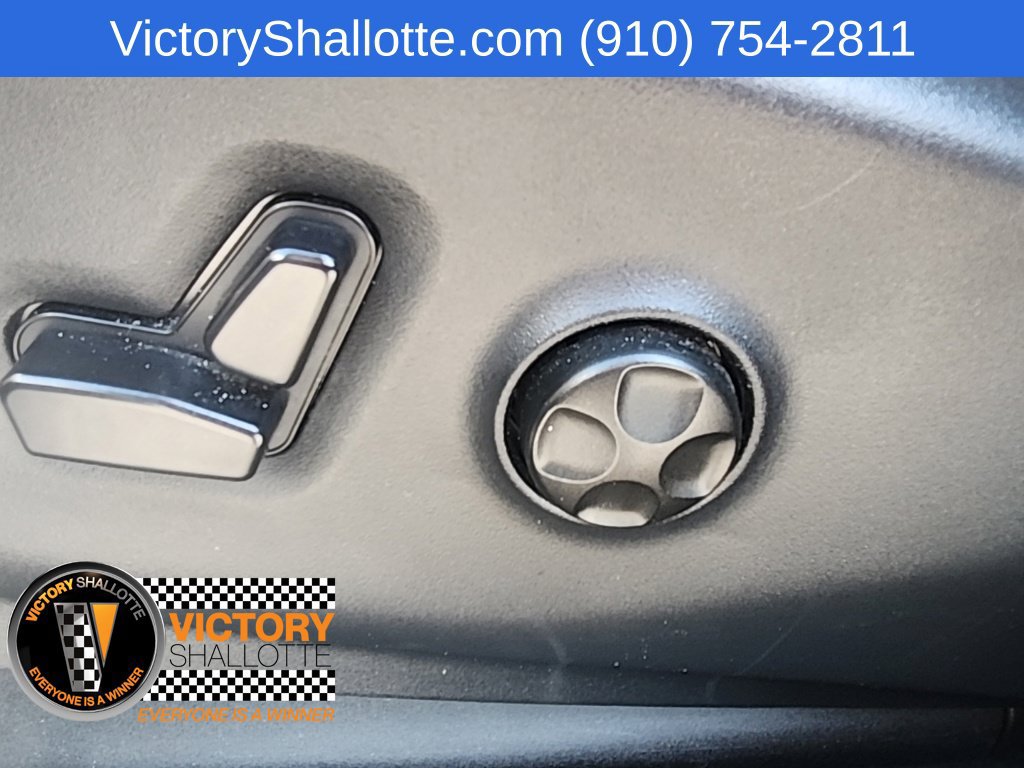 Used 2025 Chrysler Pacifica Limited FWD image 23