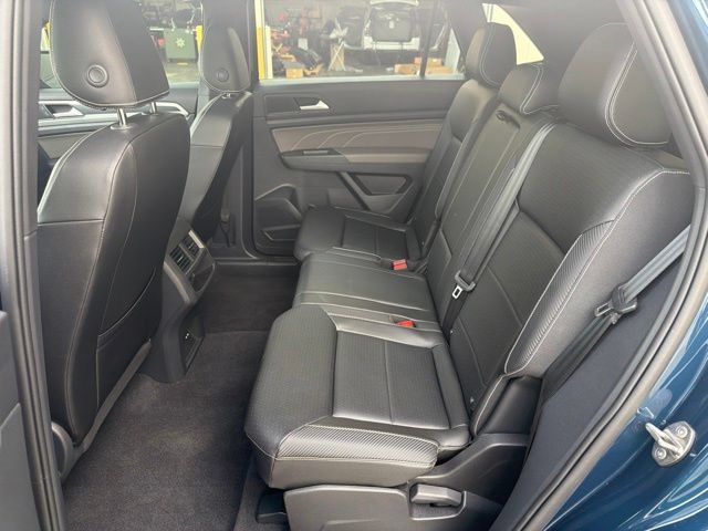 Used 2023 Volkswagen Atlas Cross Sport SEL R-Line AWD/4WD image 17