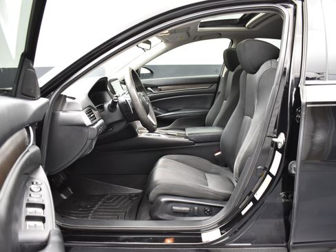 Used 2018 Honda Accord EX image 8