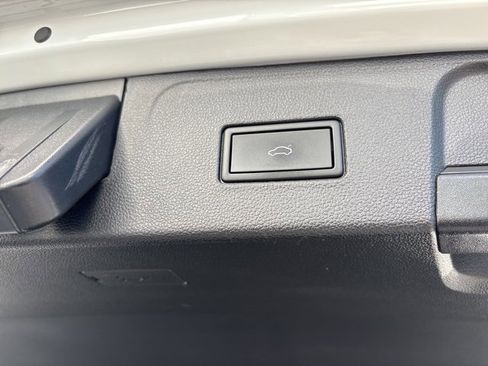 Used 2024 Volkswagen Atlas SEL Premium R-Line image 35