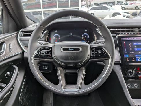 Used 2023 Jeep Grand Cherokee Overland image 15