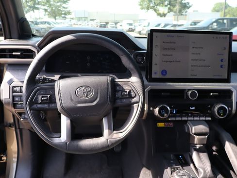Used 2024 Toyota Tacoma 4x4 Double Cab Hybrid image 17