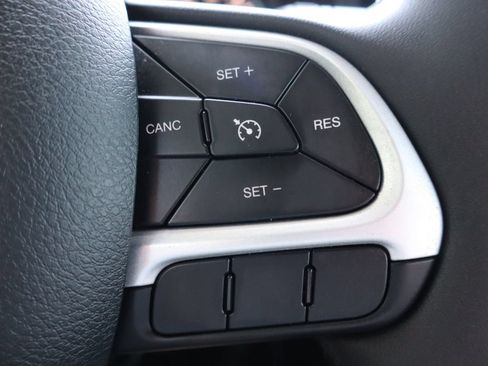 Used 2020 Jeep Renegade Latitude FWD image 30
