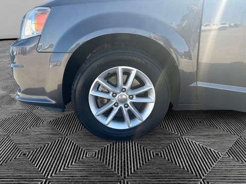 Used 2019 Dodge Grand Caravan SXT image 14