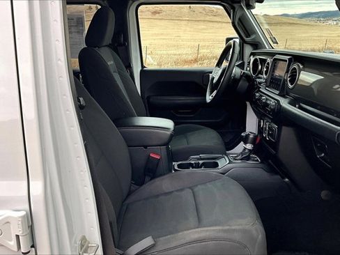 Used 2023 Jeep Gladiator Overland image 29
