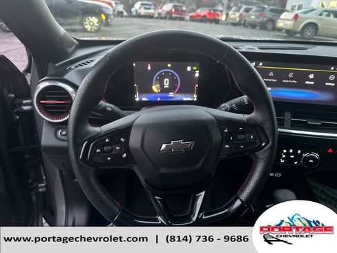Used 2024 Chevrolet Trax RS w/ Sunroof Package FWD image 16